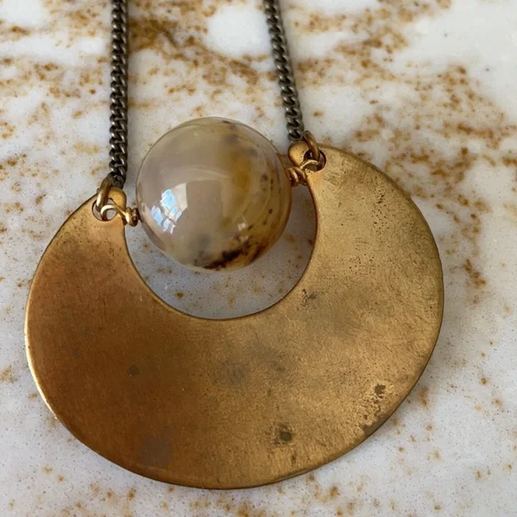 NWT Larissa Loden Brass and Agate Modernist Necklace - Picture 5 of 11